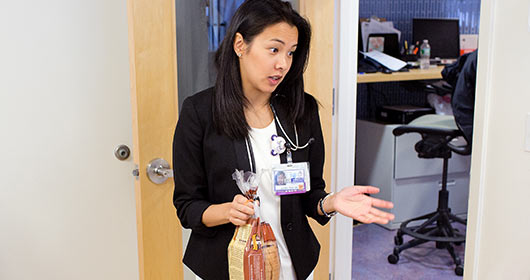 nutritionist with bag of bread